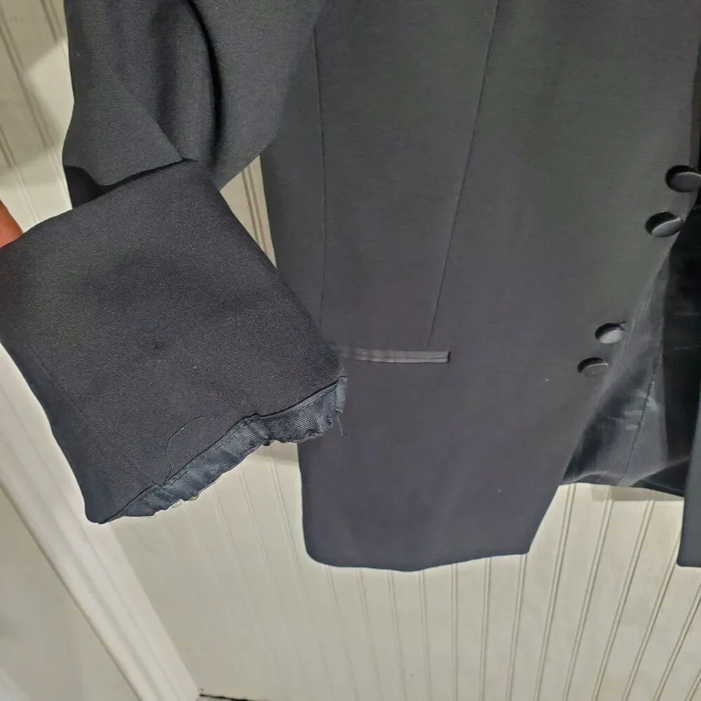 FLUMAGALLI'S TUXEDO BLACK LONG SLEEVE WOOL SIZE 42L
